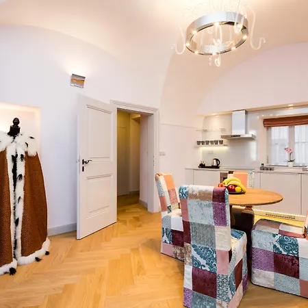 מלון Old Royal Post Boutique & Premium 5*